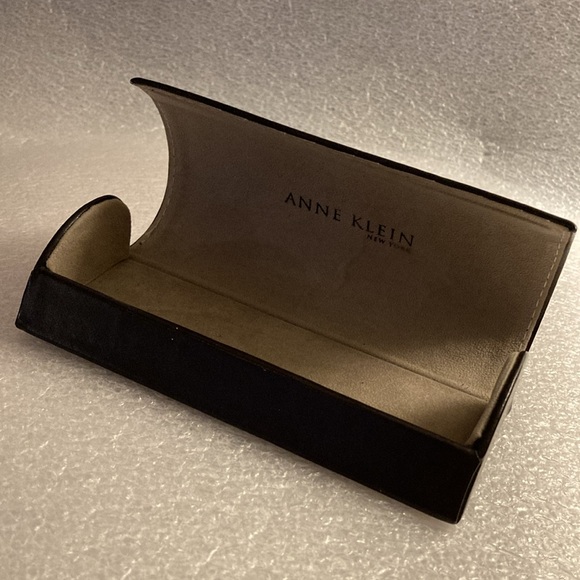 Anne Klein New York Embossed Brown Leather Hard Shell Magnetic Eyeglass Case - Picture 7 of 9